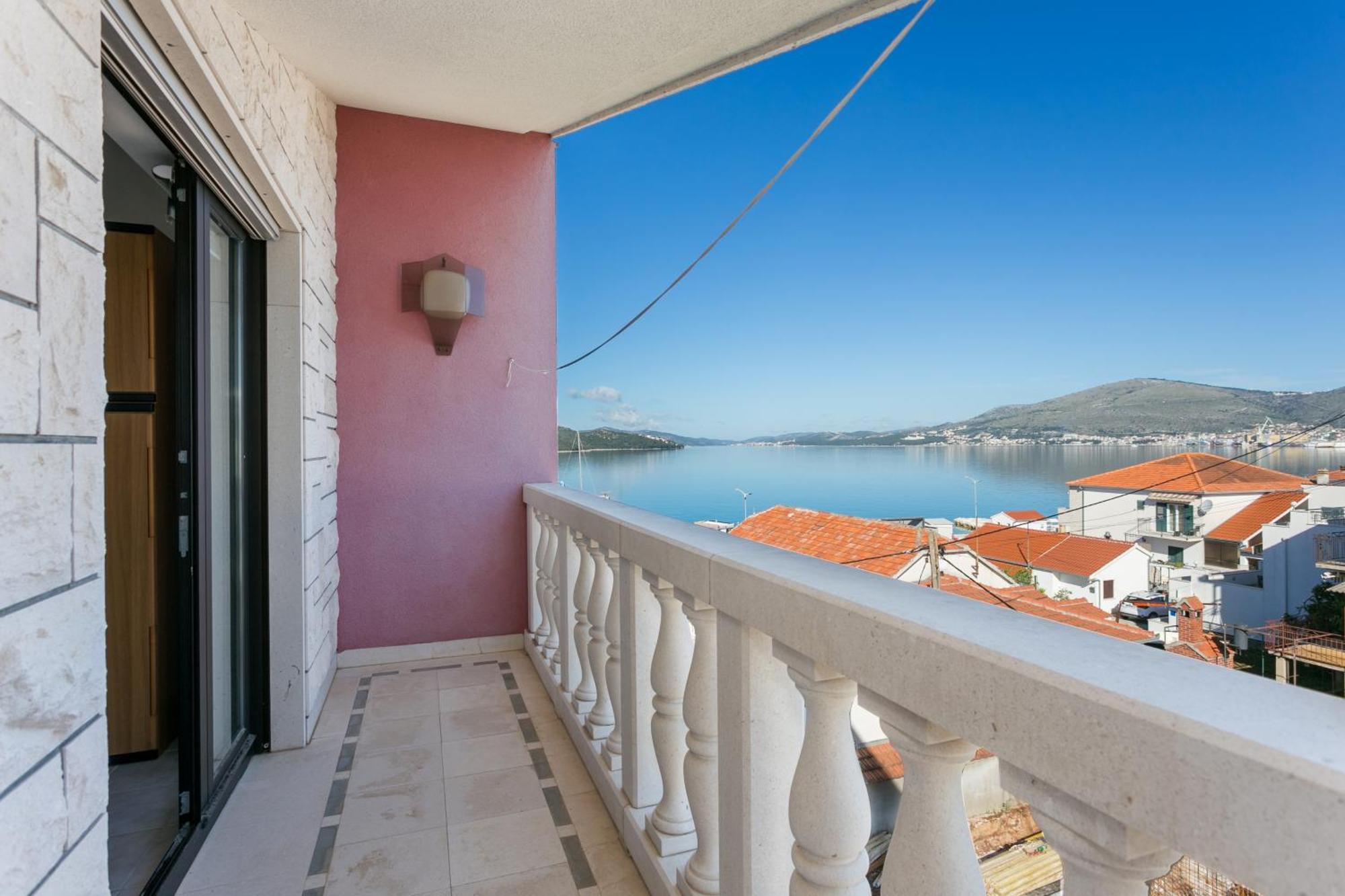 Seaside Apartments With A Swimming Pool Okrug Gornji, Ciovo - 11374 Trogir Bagian luar foto