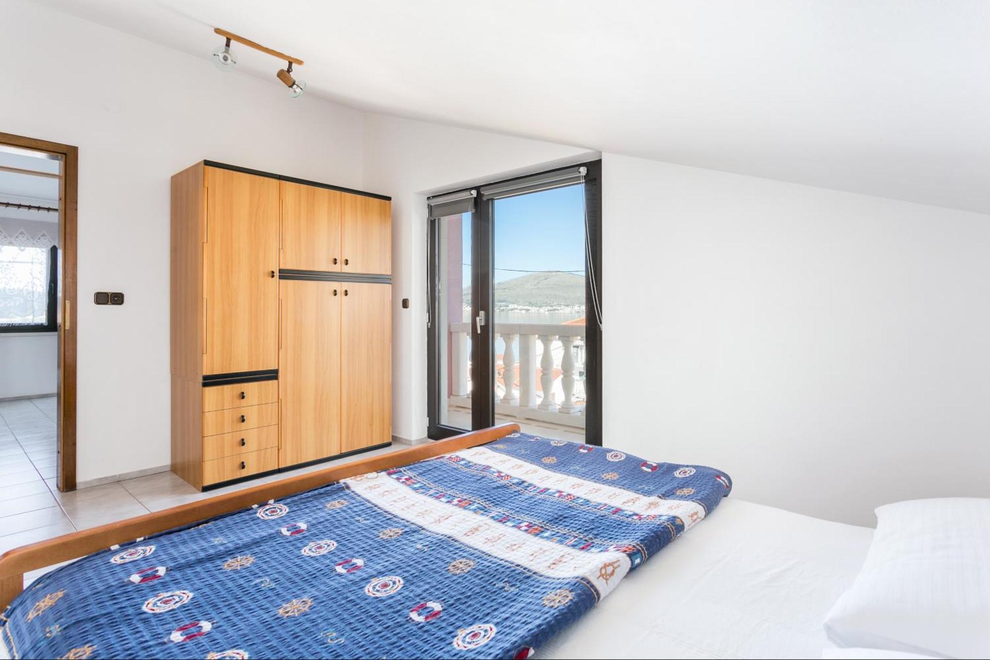 Seaside Apartments With A Swimming Pool Okrug Gornji, Ciovo - 11374 Trogir Ruang foto