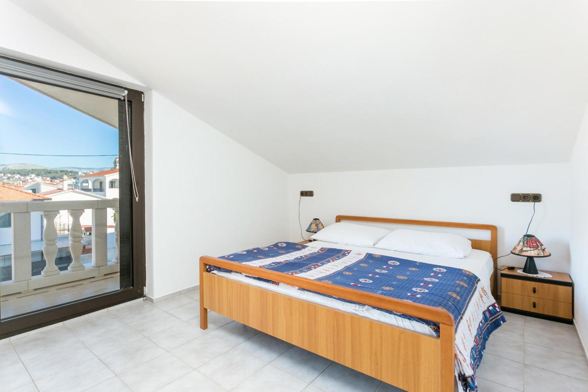 Seaside Apartments With A Swimming Pool Okrug Gornji, Ciovo - 11374 Trogir Bagian luar foto