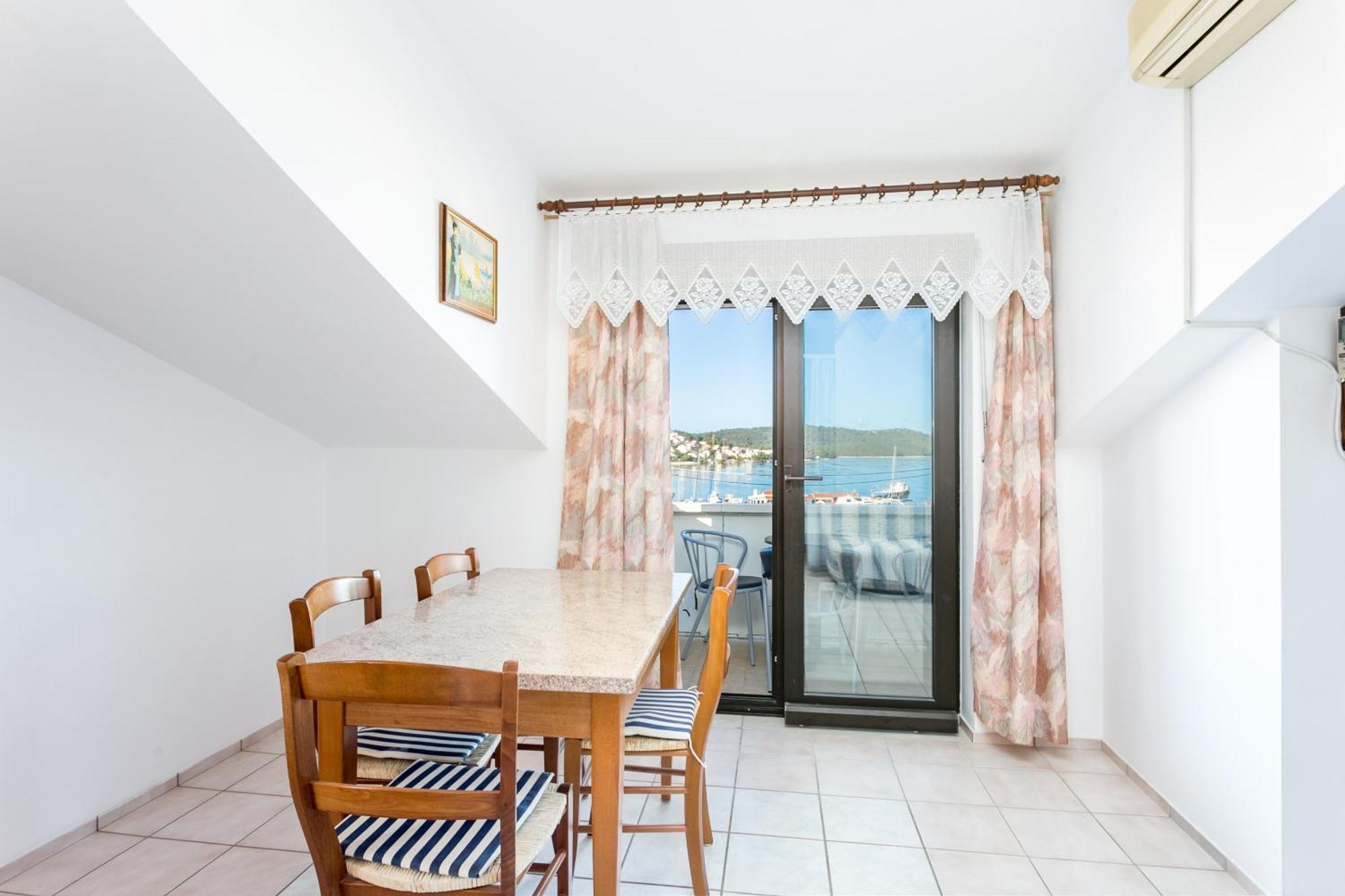 Seaside Apartments With A Swimming Pool Okrug Gornji, Ciovo - 11374 Trogir Bagian luar foto