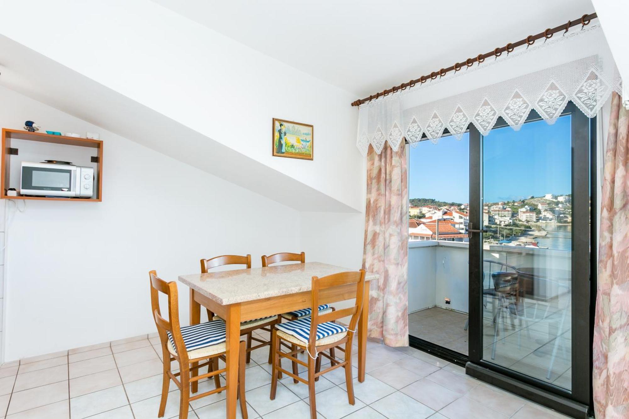Seaside Apartments With A Swimming Pool Okrug Gornji, Ciovo - 11374 Trogir Ruang foto