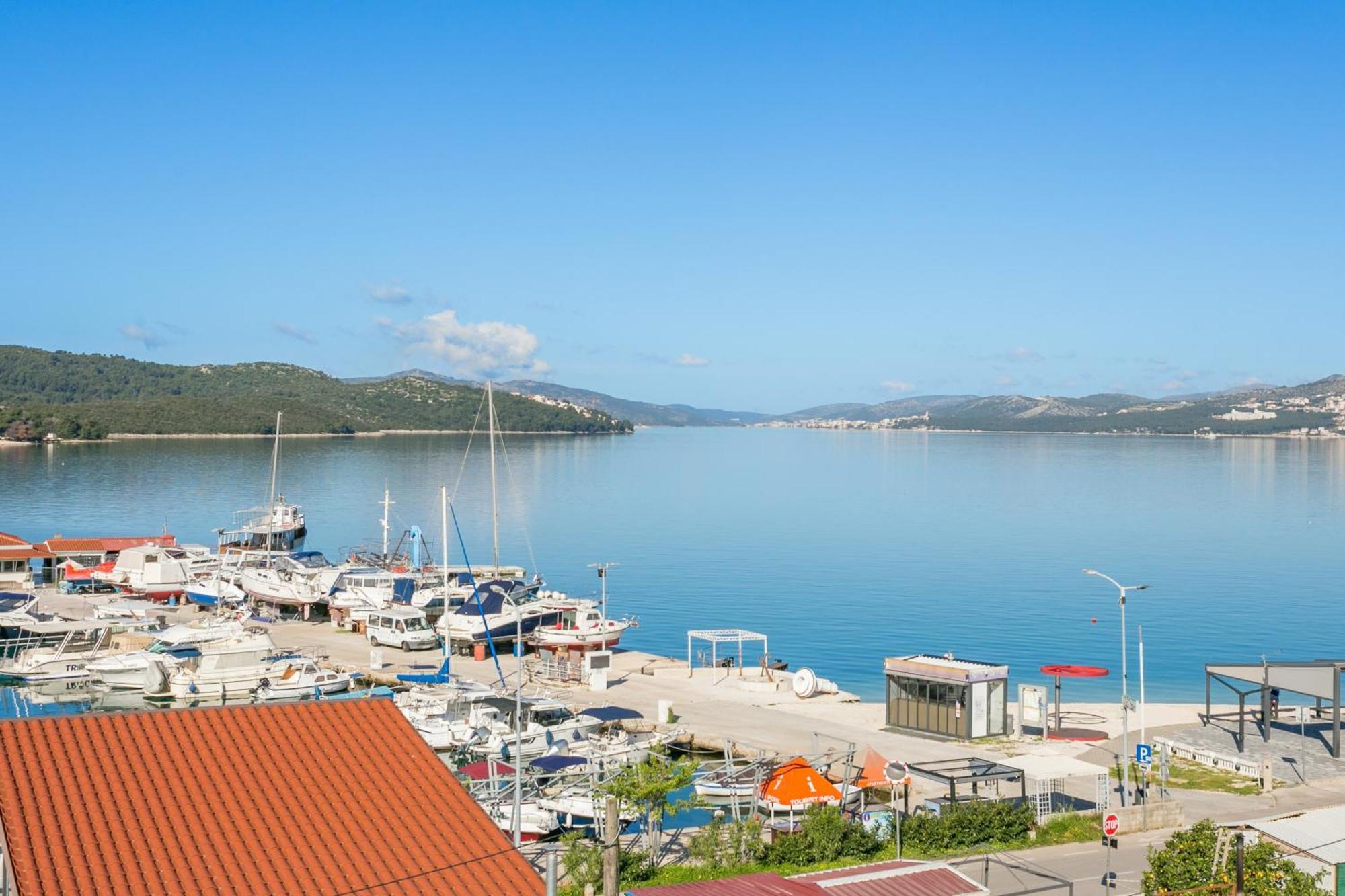 Seaside Apartments With A Swimming Pool Okrug Gornji, Ciovo - 11374 Trogir Bagian luar foto