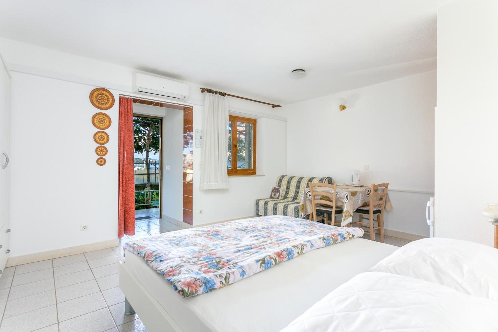 Seaside Apartments With A Swimming Pool Okrug Gornji, Ciovo - 11374 Trogir Ruang foto